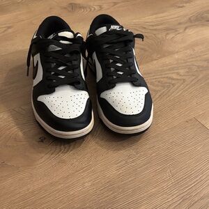 Nike Men's Black and White Athletic Sneakers